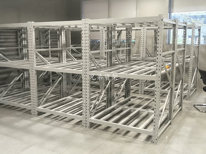 深圳輕型倉儲貨架介紹，輕型貨架多少錢？