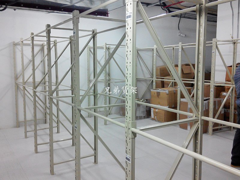 深圳服裝行業的貨架高速發展原因